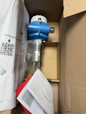 Endress+Hauser Soliphant série FTM50 Commutateur de niveau de point Commutateur de niveau, monture à décharge, aluminium, polyester, inoxydable FTM50-2GG2A4A32AA