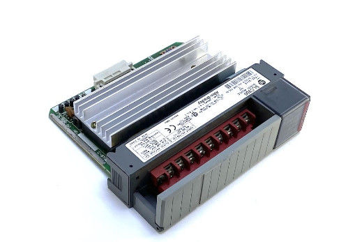 SLC 16 point de sortie module 1746-OA16 pour une livraison rapide